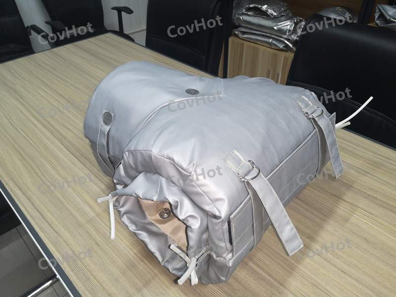 ? ? ? ?冬季氣溫逐漸變冷，我們大家自覺不自覺的都穿上了厚厚的衣服御寒。那么問題來了，我們的設(shè)備是否“穿暖”了？要不要穿些東西？穿哪些可以溫暖過冬？ ? ? ? ?石油，電力，化工等很多行業(yè)裝置每年冬季都會開展設(shè)備防凝凍工作，目的就是不凍壞一臺設(shè)備、一條管線。設(shè)備凝凍只是因為環(huán)境溫度的降低，解決這個問題常規(guī)來說不外乎就是做保溫。 ? ? ? ?為此，科好特開發(fā)了可以與閥門及設(shè)備一同工作的可拆裝保溫產(chǎn)品，安裝和拆卸變得容易，可反復(fù)使用。<a href=http://www.dindin365.com/e/tags/?tagname=%E9%98%80%E9%97%A8%E4%BF%9D%E6%B8%A9 target=_blank class=infotextkey>閥門保溫</a>產(chǎn)品用材屬于輕質(zhì)柔性無石棉材料，在高度復(fù)雜和狹窄的區(qū)域同樣可以很好使用，無論是截止閥、球閥等均可安裝。通常用戶只需提供閥門名稱型號和同一型號數(shù)量清單即可訂購相應(yīng)的可拆卸<a href=http://www.dindin365.com/e/tags/?tagname=%E9%98%80%E9%97%A8%E4%BF%9D%E6%B8%A9%E5%A5%97 target=_blank class=infotextkey><a href=http://www.dindin365.com/e/tags/?tagname=%E9%98%80%E9%97%A8%E4%BF%9D%E6%B8%A9 target=_blank class=infotextkey>閥門保溫</a>套</a>了，特殊類型需要提供詳細規(guī)格或尺寸?？刹鹦?a href=http://www.dindin365.com/e/tags/?tagname=%E9%98%80%E9%97%A8%E4%BF%9D%E6%B8%A9 target=_blank class=infotextkey>閥門保溫</a>產(chǎn)品外觀漂亮整潔、表面可擦洗，環(huán)保，無污染。 ? ? ? ?給閥門穿上“保暖衣”，給企業(yè)“錦上添花”！