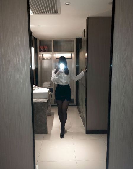 美女很黄很黄免费的_超清HD在线观看