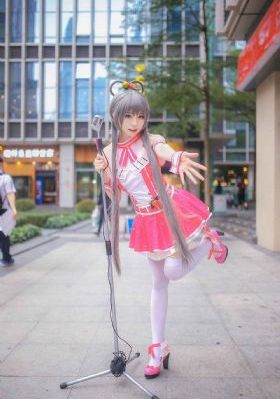 二男吃一女奶动态图_在线完整观看